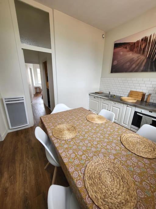 Appartement Le P'Tit Nid à Parthenay Extérieur photo