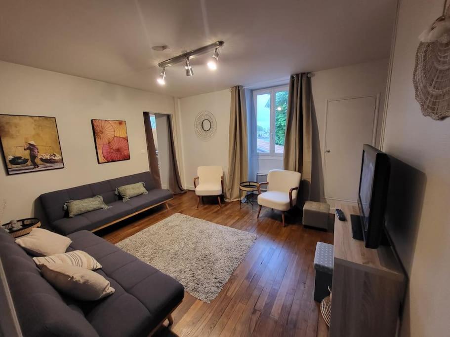 Appartement Le P'Tit Nid à Parthenay Extérieur photo