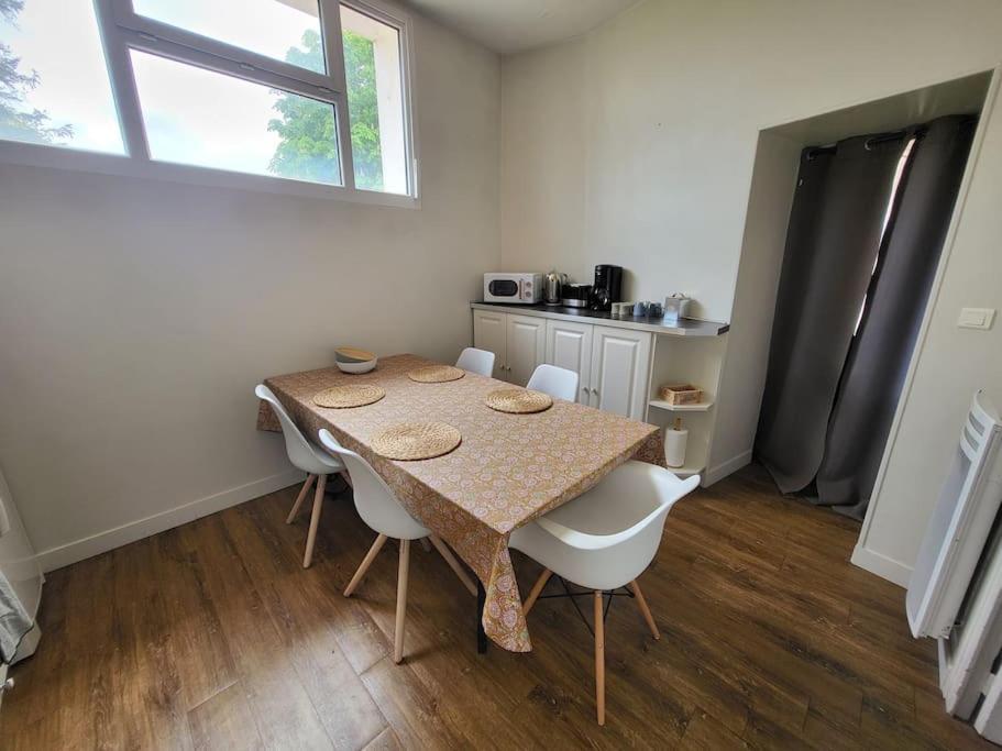 Appartement Le P'Tit Nid à Parthenay Extérieur photo