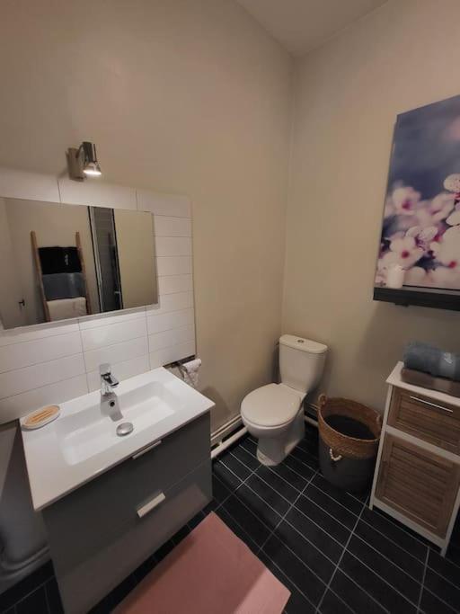 Appartement Le P'Tit Nid à Parthenay Extérieur photo